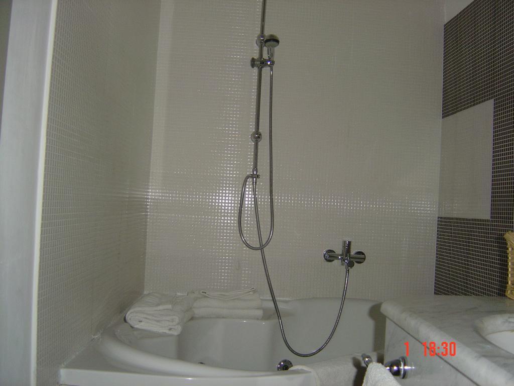 Hotel Bcomfort Cagliari Zimmer foto